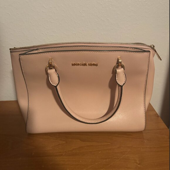 Michael Kors Purse - Picture 1 of 2